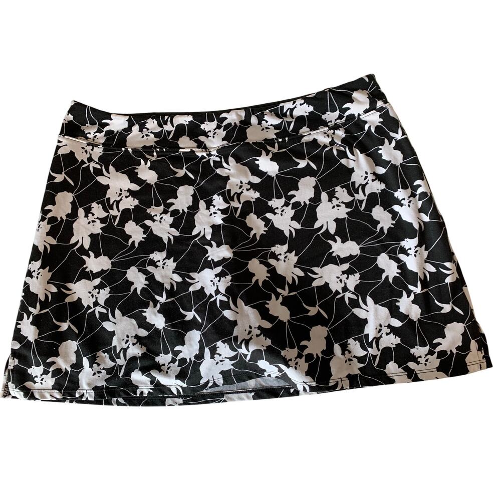 Tranquility by Colorado Clothing skort black and white size large